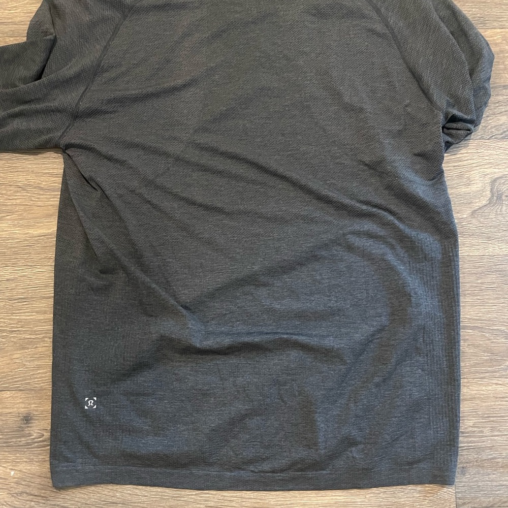 2 lululemon XXL metal vent tech 2.0 short sleeve and long sleeve selling lot - Picture 4 of 6